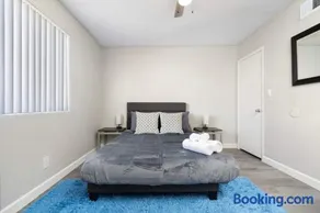 2BR Charming Mesa Stay Sleeps 4 Near Downtown - Image 4