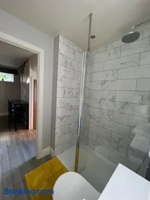 The Annexe, Farnborough - Image 3