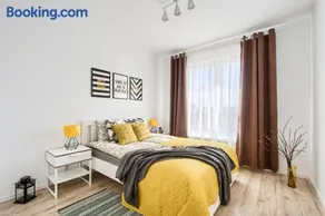 M&R Apartament Airport&Business Premium Komputerowa - underground garage - free WiFi - Netflix - self check-in - 5 min from Chopin Airport - Image 2