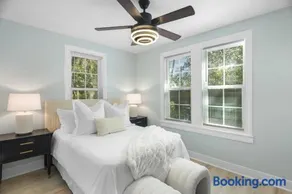 Forest Hills Manor - Image 4