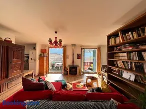 Cosy sun-drenched home, 5 min walk to Les Vans - Image 1