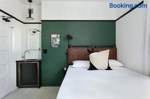 Enjoy Stylish 1BR Queen Bed WiFi SmartTV - Image 3