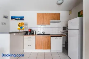 Appartement de vacances convivial et familial avec terrasse, jardin et piscine | À côté de la plage - Image 5
