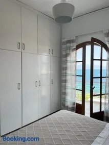 Blue Wave Apartment - Image 3