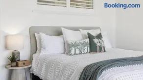 Ocean Starr - Waterfront Luxury with Private Pontoon and Pool - Holiday Yamba - Image 3