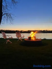 Lakeside Home - Image 2