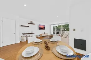 The Orchid-Beachfront Bliss Spacious 2BR Apt In Santa Monica - Image 4