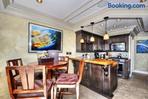 Villa Bella Mare at the Retreat in Laguna Beach - Image 3