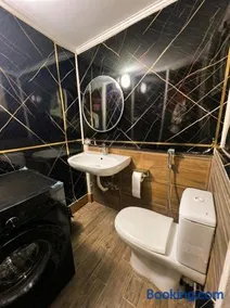 Downtown Private Studio | Rooftop Jacuzzi & Views - Image 4