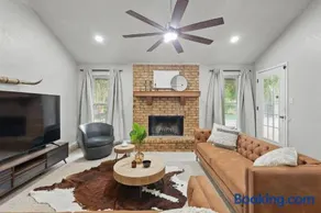 Best of Garland - Pool, Cinema Rm, BBQ 3BD - 2BA - Image 4