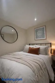Convenient apartment with Private Garden, Shawbury - Image 3