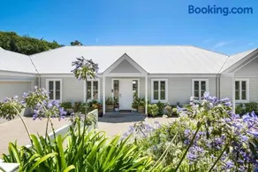 Portsea Resort - Image 1