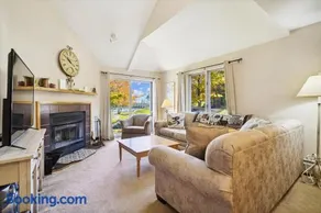 Woods V17 2-Bed & Loft with Fireplace, whirlpool tub, and sports center - Image 1