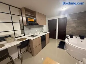 Apto con Jacuzzi Privado y Cama Doble - Image 2