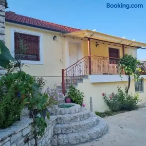 Xhumba Guesthouse - Image 1