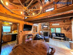 Secluded Mountain Lodge Near Williamsport with a Fireplace, Deck, and Pet-Friendly - Image 2