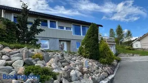 Enebolig med lysthus og sjøutsikt - Image 1