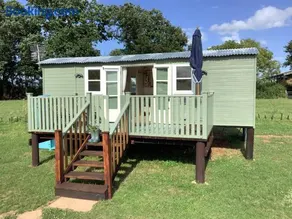 Muffins Meadow Shepherds Hut - Image 1