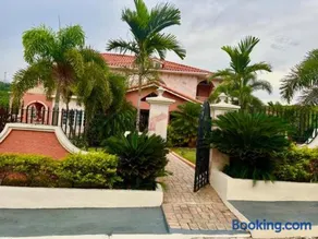 15000 Sq Ft 7 bedroom house with Pool and Ocean View - Image 2