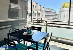 Stylish 2BR City Escape next Harbour with 2 parking - Image 4