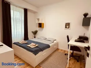 Chloe's Apartments - Image 4
