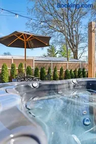 Holiday Bourbon Trail Family FUN-ZONE! Hottub! Arcade Games! Pool Table! Locally Owned Historic Pope House! 3900sqft! Right Outside of Bardstown! - Image 5