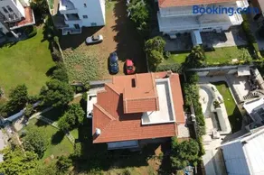 Τraditional fully detached villa on a luxurious hillock of Thessaloniki with its own garden also for family & wedding gatherings for 10 to 25 people only 15 minutes from airport - Image 4