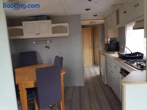 2 bed-Sleeps 4-Free Parking-Pet Friendly - Image 3