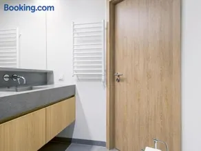 Liberdade Superb Apt with AC Elevator Garage - Image 3