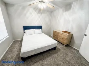 The Springs Modern and Stylish 2BR Near TX State - Image 3