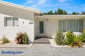 Villa Breeze w Heated Pool, Pickleball & BKB Court - Image 3
