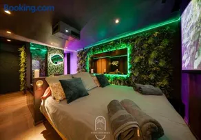 Jungle Love Room Balnéo/cinéma By HC - Image 3