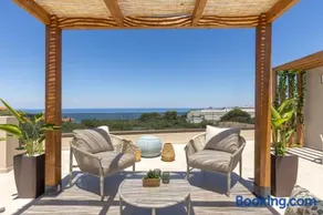 Ark Luxury Suite, Hot tub & Sea Views, by ZanteWize - Image 2