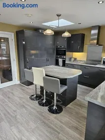 Large Bungalow to sleep up to 8 - Image 2