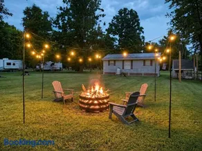 Wood Stove, Fire Pit, Grill & 2 Mins to River - Image 3
