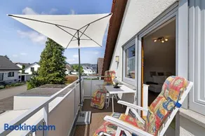 Appartamento accogliente e familiare con giardino e barbecue | Vista sulla città | Ideale per lavorare da remoto - Image 1