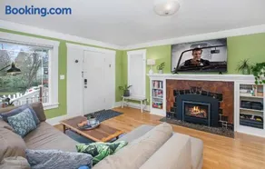 Greenlake Craftsman - Hot Tub, AC, Dog Friendly - Image 4