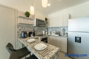Modern 1-BR with Park & Ocean Vistas, Panama - Image 4