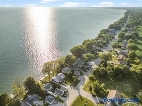 Birds Eye View on Erie with Hot Tub & Game Room - Image 1