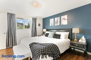 Sunset Ave Lux! 4BR Large Home in Downtown Boise - Image 2