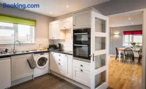Hunters Lodge Exeter, Free Parking, Country Views, Great Wi-Fi, Large Garden - Image 2