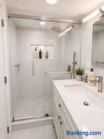 Parkside luxury suite and EV station - Image 4