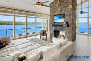 Iconic Glass Mansion - Huge Views - Best Location - Image 2