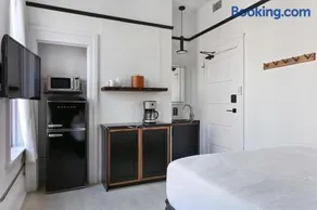 Renovated suite Smart Amenities & Comfort - Image 2