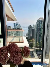 Modern 2BA Dream Condo Downtown Vancouver - Image 1