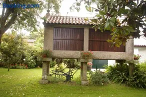 Vivienda tradicional con jardín y patio interior - Image 5