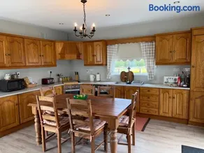 Ballyforan Cottage 5BR Galway Roscommon - Image 1