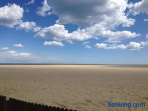 APARTAMENTO URBANIZACION DE LUJO EN PRIMERA LINEA DE PLAYA ISLA CANELA - Image 2