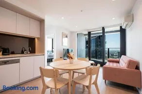381D Stunning City View Abnb 2BR With Free Parking And Pool, Step To Tram - Image 5