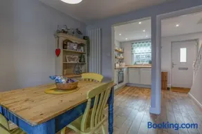 Beautiful Carrstone Cottage in peaceful village, Crabpot Cottages, Hunstanton - Image 5